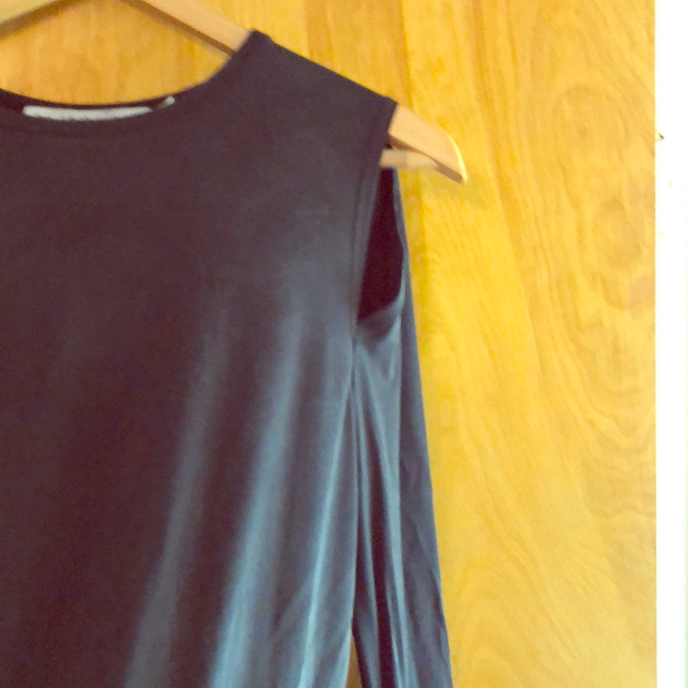Cold-shoulder long sleeve shirt